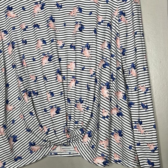 Maison Jules striped floral, long sleeve twist front top size medium - Picture 5 of 12